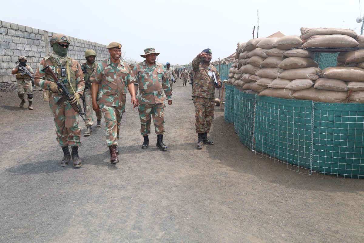SANDF_ZA's tweet photo. #JointOperationsDivisionArticle || South African National Defence Force Delegation Visits Deployed Troops in the Democratic Republic Of Congo.
https://t.co/XjP85otGJz
#SANDF
#JointOperationsDivision
#RSAContingent
#DRC https://t.co/bGHaQz25eG