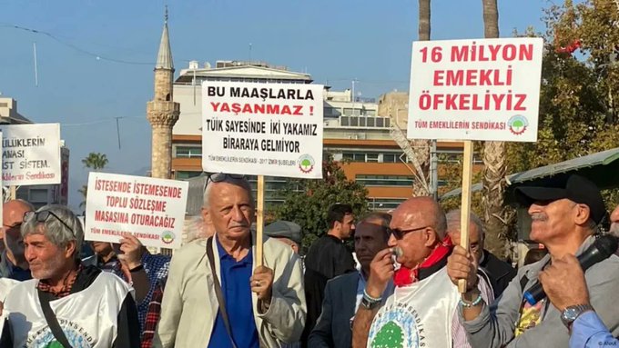 Kiralara gelen feciii zamlar, barınma sorunları, kiracı, ev sahipleri sorunları konuşulmasın diye gündem değiştirsen de konuşuluyor, çünkü bizler artık hemen seçim istiyoruz. 
#EmekliyeHuzurEmekçiyeAdalet