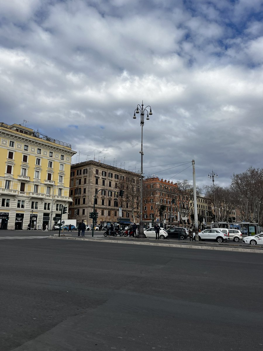 Roma è bellissima, se poi vai ad esplorarla con <a href="/MarroneEmma/">Emma Marrone</a> in cuffia ancora di più