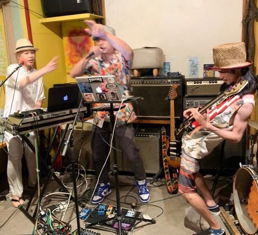 hiroyukikatoooo's tweet photo. COOL Dのごきげんなパーティー、HOME BASSにてひさしぶりにわれらeeatalooopライブアクトつとめます！　1月25日（土）はCOOL DREAD BARでぼくらとあくしゅ！
#阿佐ヶ谷 https://t.co/gSoJLSCdT4
