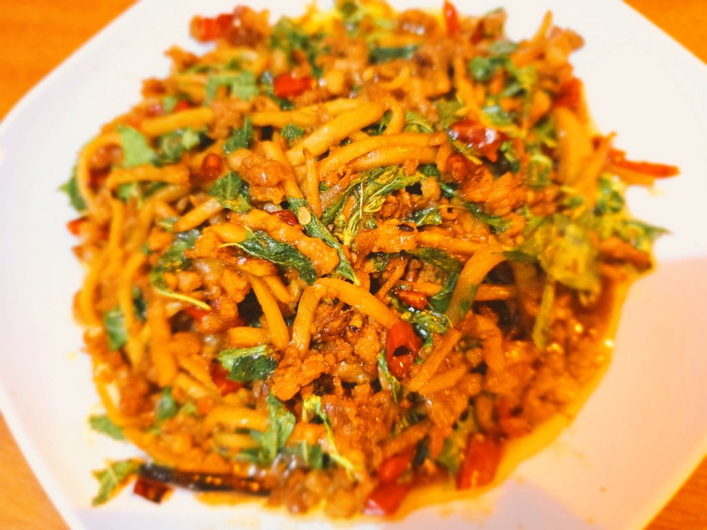 May_IndyMaya's tweet photo. Making lunch for my brother👩‍🍳😋😋😍#Cook #Cooking #Food #Lunch #LunchTime #Friday #FridayFeeling #FridayMood #MakingFood #ChineseFood #ThaiFood #IndieFood #IndyMay #LooksDelicious #Delicious #DeliciousFood #HomeCooking #Ayutthaya https://t.co/doDIIUPY4y