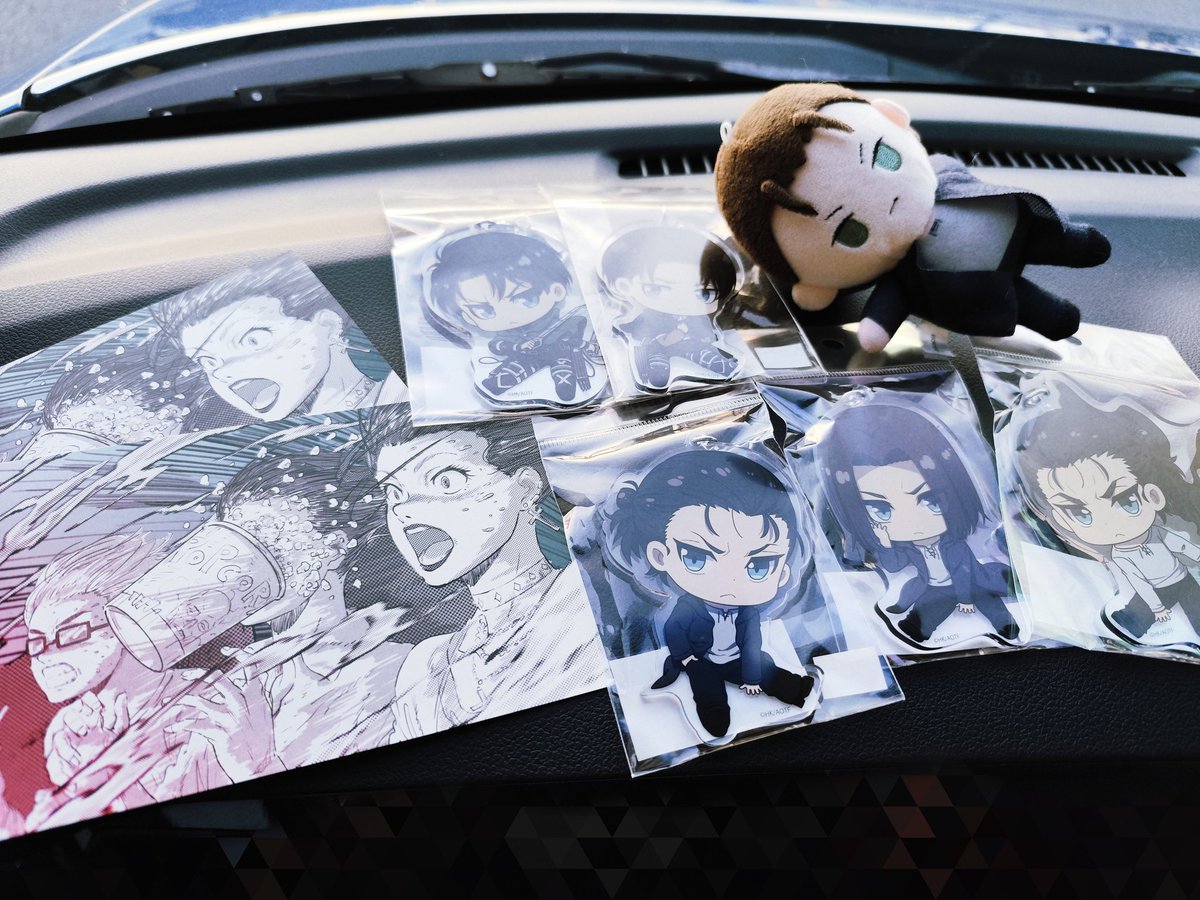 社畜─!!!進撃映画4DX初日だけは譲らず行けました!!!椅子から滑り落ちそうになり足が固定できず投げ出されながらも楽しく見れました!!!!!!!!泣きそうなのに身体が飛び跳ねまくり楽しかったです!!!!!!!!!!!!