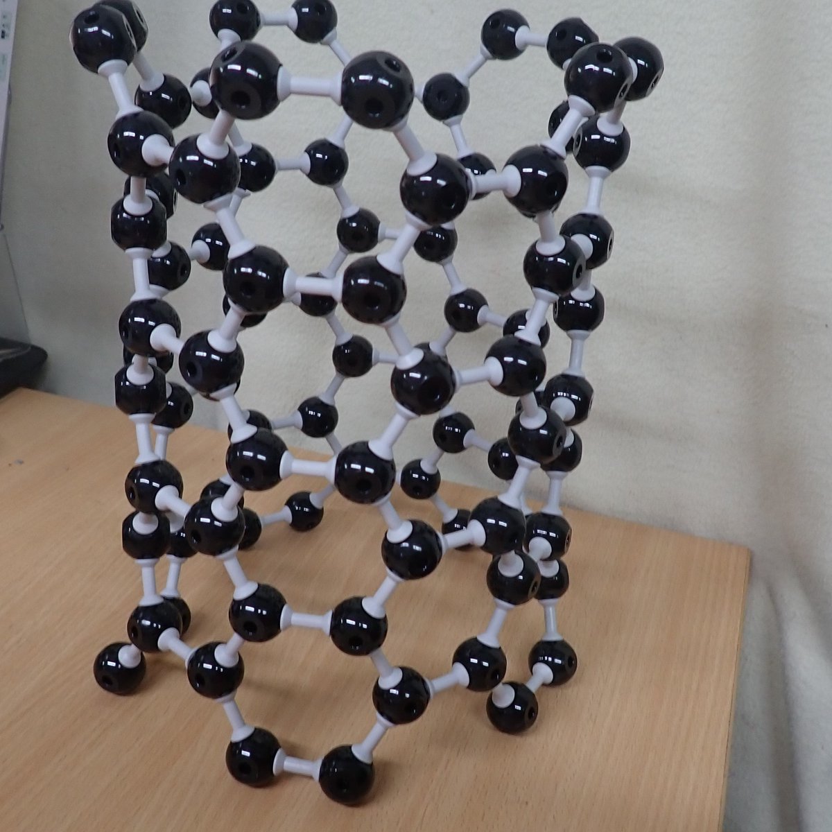 PhilipMRussell1's tweet image. Teaching GCSE Chemistry? Bring carbon to life with 3D models of its allotropes and real examples! From diamond&apos;s brilliance to graphite&apos;s layers, fullerenes, and nanotubes, students can see and feel the structures that make carbon so versatile. #ScienceMadeFun #GCSEChemistry