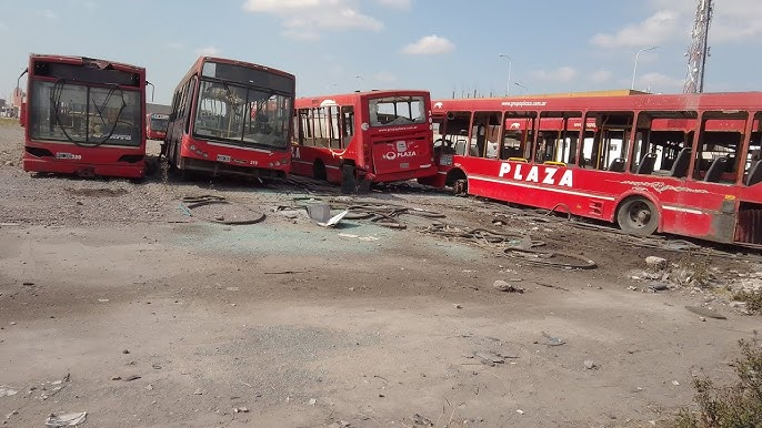 CiudadDeBondis's tweet photo. #Autobuses se quedó con el viejo predio de la #Linea141 (Grupo Plaza) en Puente La Noria, que no se usaba desde el traspaso a la Linea 145, en septiembre 2020.
Ya removieron los ultimos dos coches que quedaban y la fachada figura con el nombre de la nueva dueña
📸IG Filetespedro https://t.co/EYvh21cs0r