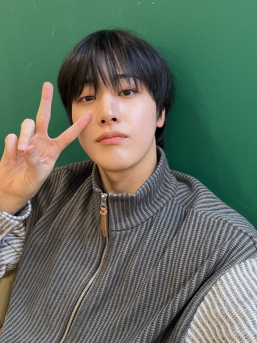 WEi__Member's tweet photo. [#용하] 루아이이이이이🫵🫰 https://t.co/wWW9vSsrt3