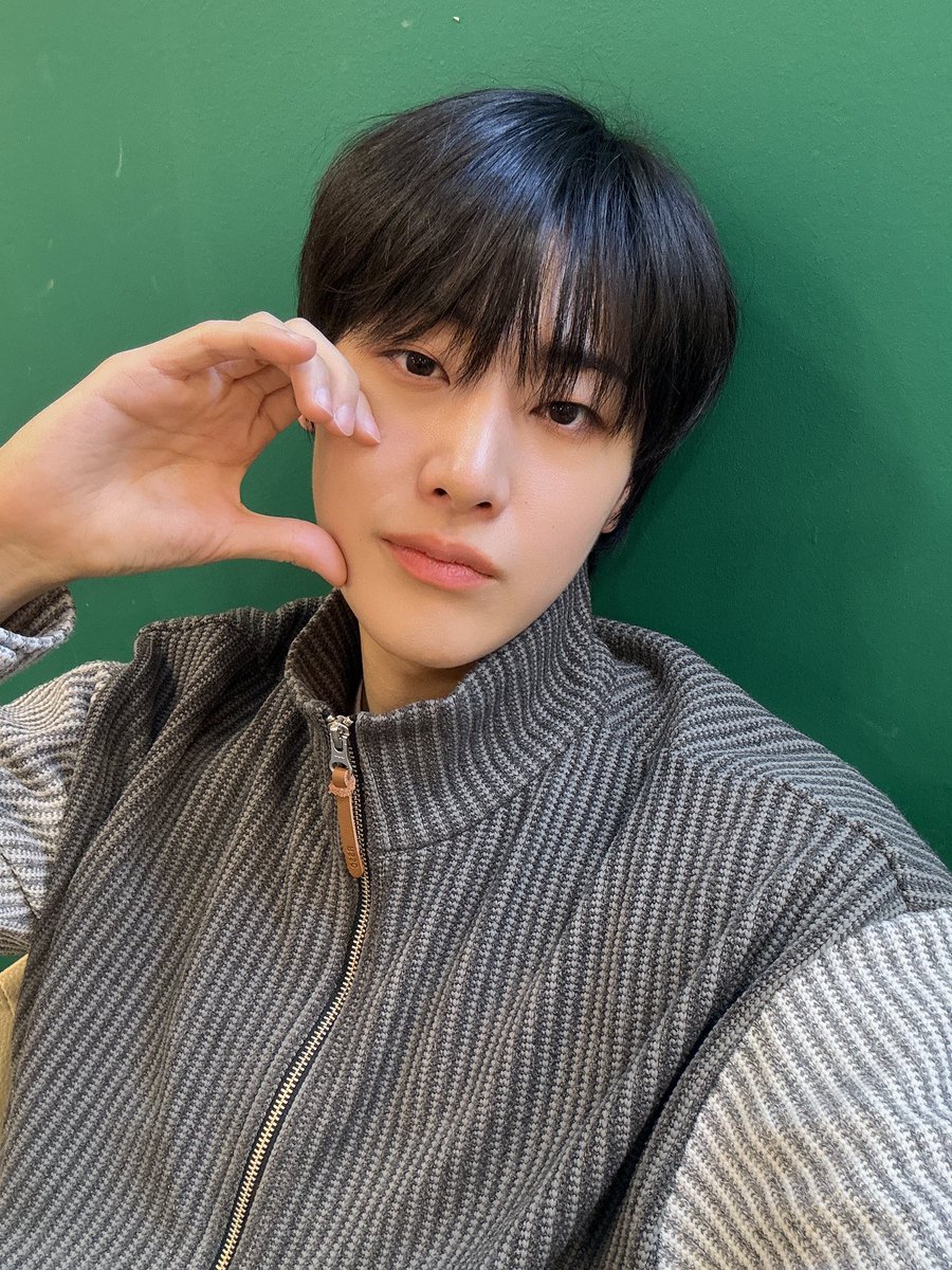 YonghaBrasil's tweet photo. [FOTO] 17.01.25

Atualização no Twitter dos membros do WEi.

"RUiiiii 🫵🫰" https://t.co/7rTyfSzMyi