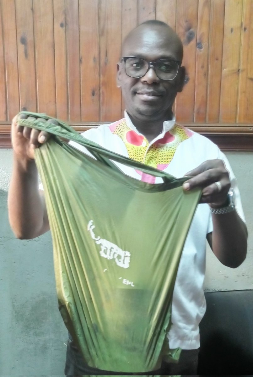 In june 2015 while in Cape Town, <a href="/SAFCEI/">Safcei</a> officials gave me this shopping bag.
I have done 95% of my shopping using this bag, saving over Ksh 21000  purchases.
And spared the environment from over 220 short use bags
<a href="/francescadeg/">Francesca de Gasparis</a> I may need a new one now
 #ClimateAction 
<a href="/cesudKE/">#Greenisfuture</a>