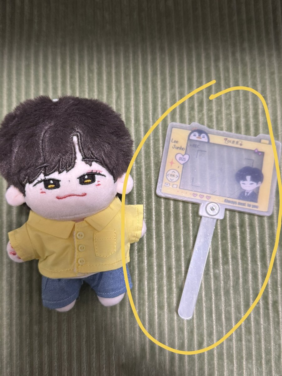 JunhoKitten's tweet photo. @Luvv0125junho @2PM_forU この保護膜を剝がすことができます~*^_^* https://t.co/hYeVM2toFQ