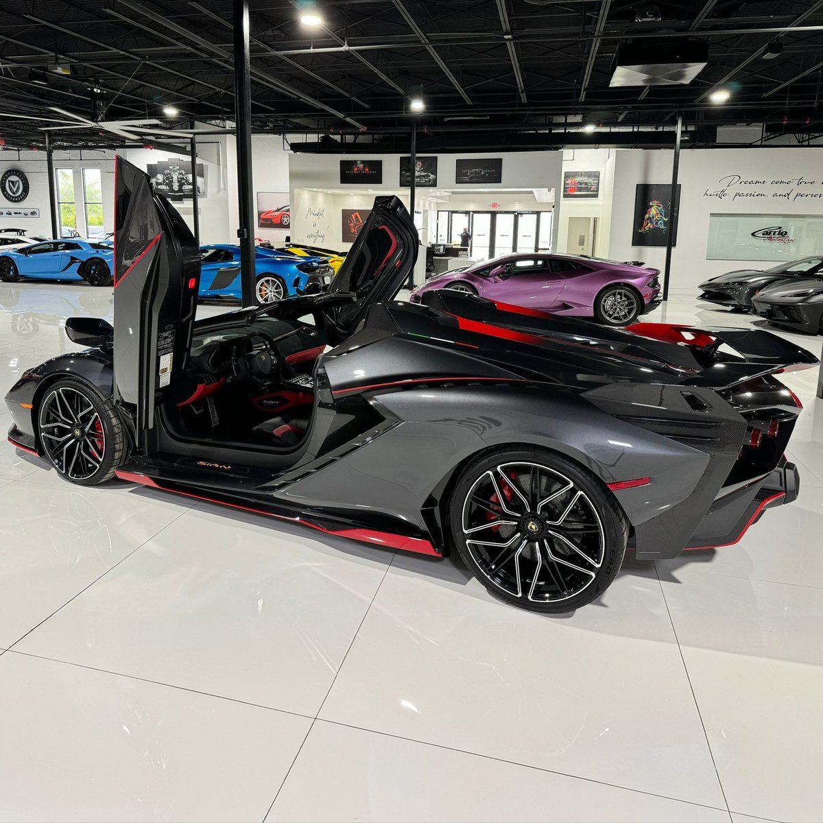 duPontREGISTRY's tweet image. 2021 Lamborghini Sian Roadster | 1 of just 19 in the world! | Asking Price: $4,999,998

The exterior of this configuration features Lamborghini’s stealthy Grigio Lynx finish with vibrant Rosso Efesto accents. Along with pinstripes that highlight the Sian Roadster’s shape, the…