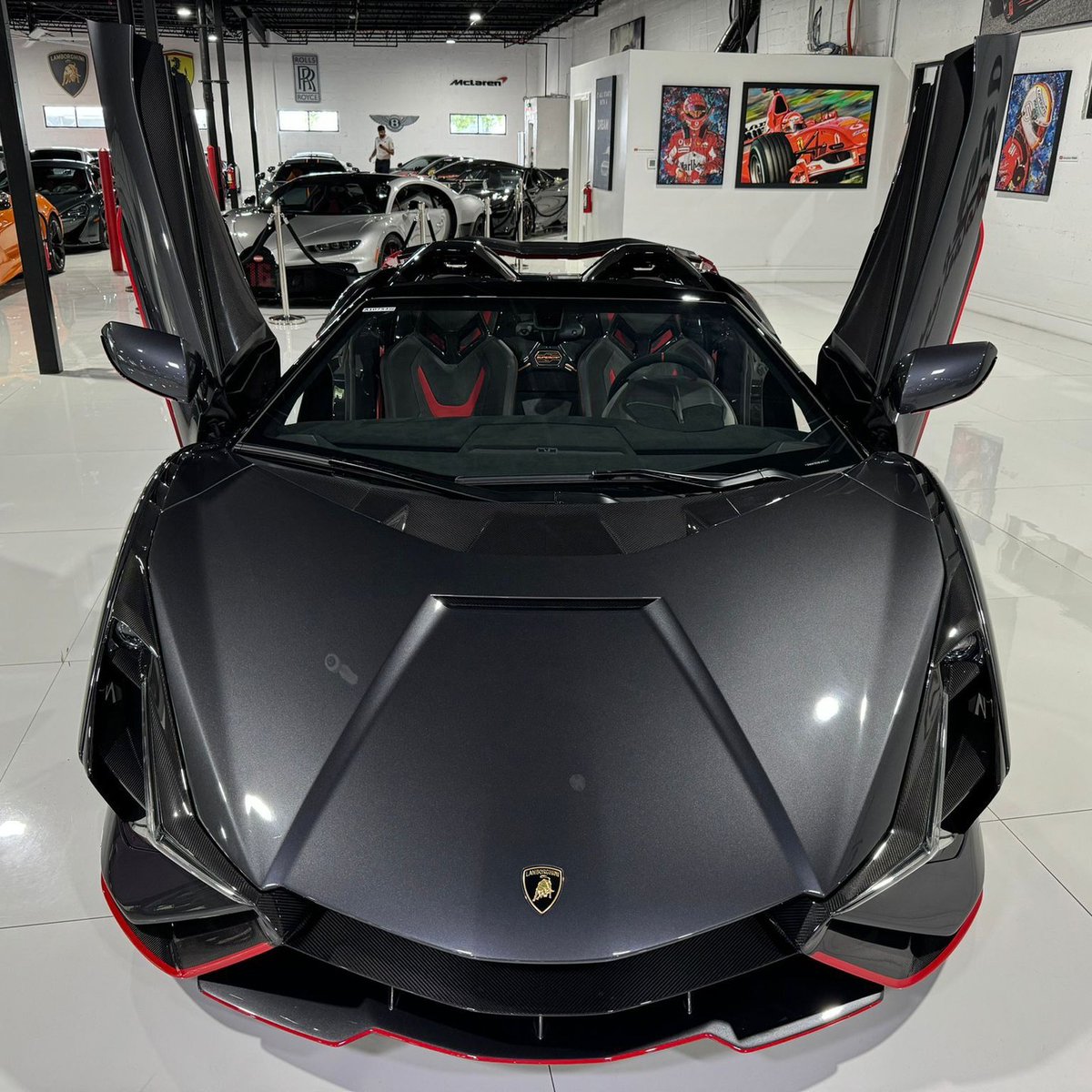 duPontREGISTRY's tweet image. 2021 Lamborghini Sian Roadster | 1 of just 19 in the world! | Asking Price: $4,999,998

The exterior of this configuration features Lamborghini’s stealthy Grigio Lynx finish with vibrant Rosso Efesto accents. Along with pinstripes that highlight the Sian Roadster’s shape, the…