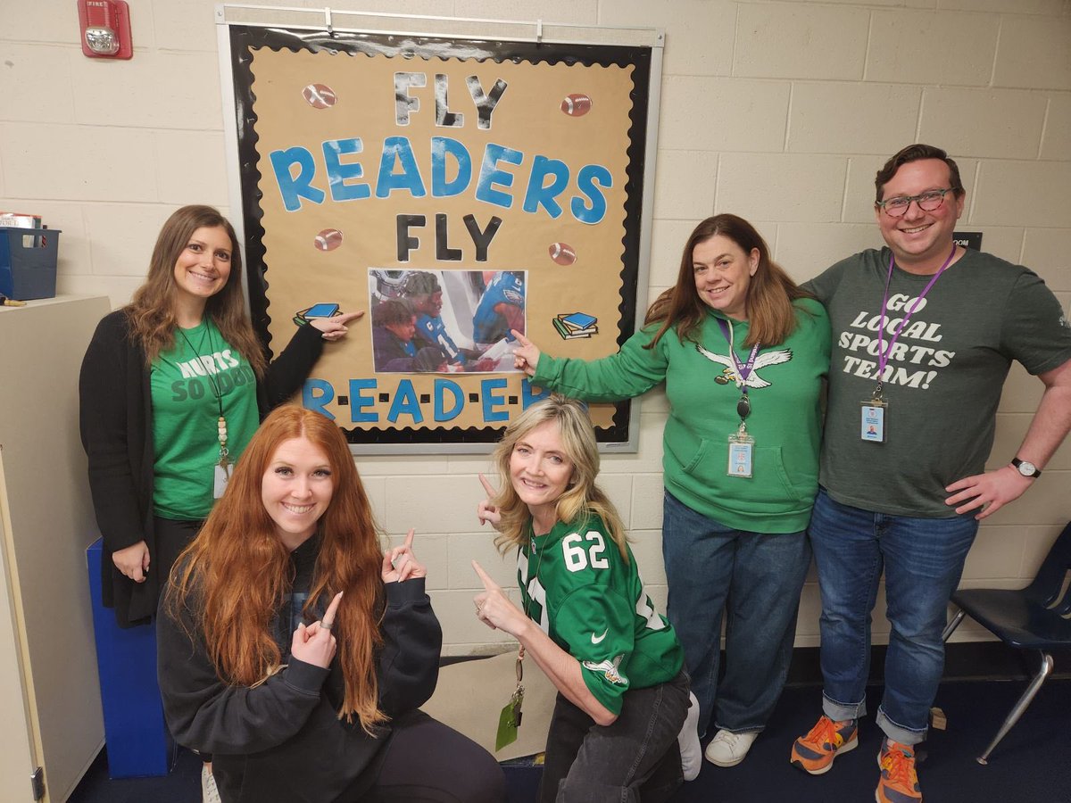 ClassWithMissK's tweet image. All the cool kids are reading! Right @1kalwaysopen_? Go @Eagles!!! 🦅💚