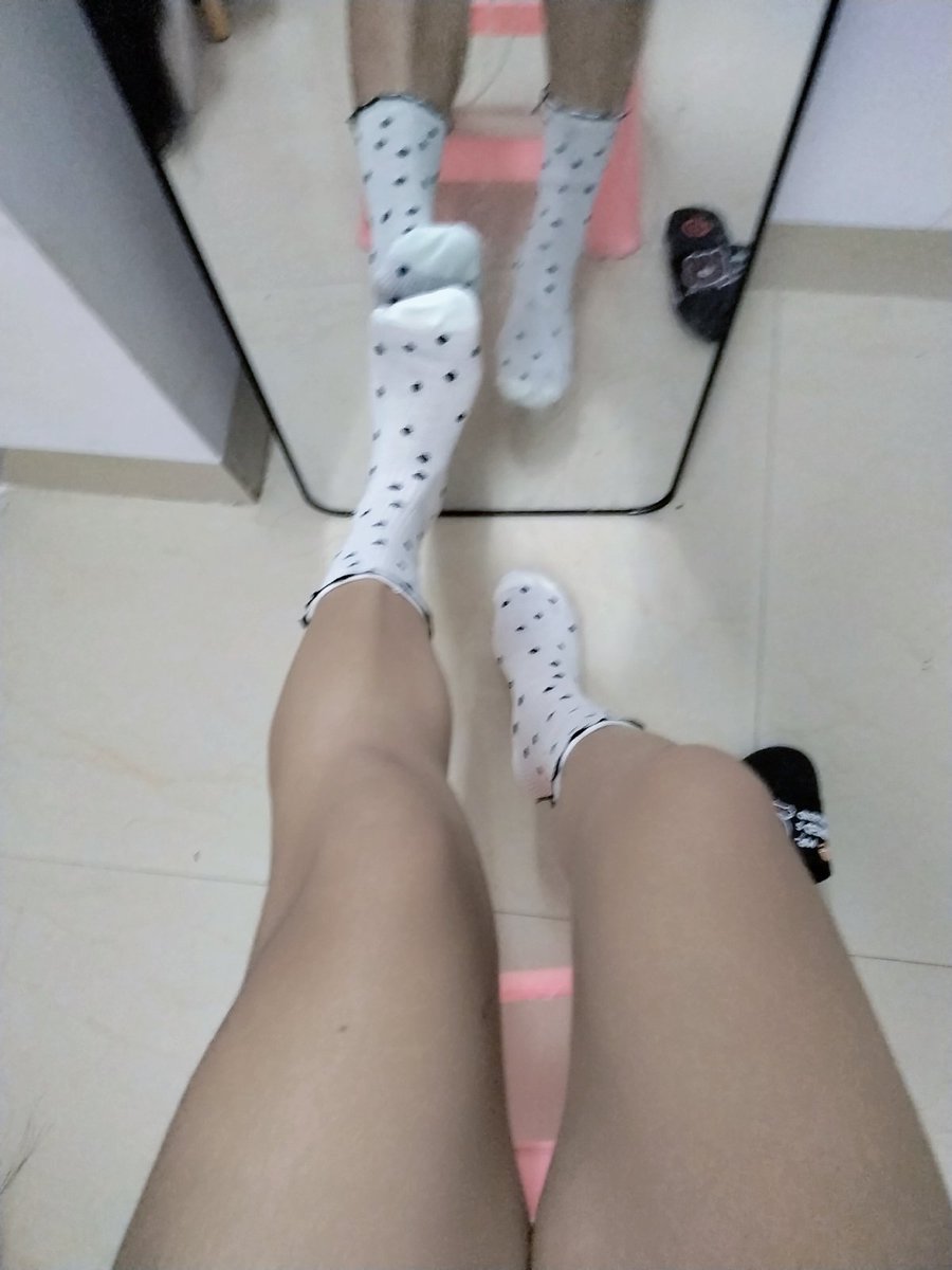 kuinvwangs's tweet photo. 滚过来伺候妈妈…张嘴吧！好好品尝品尝臭袜子
啧啧…仅仅是闻着就受不了了？…比妈妈��想的还废物呢 https://t.co/azCk8BvFgE