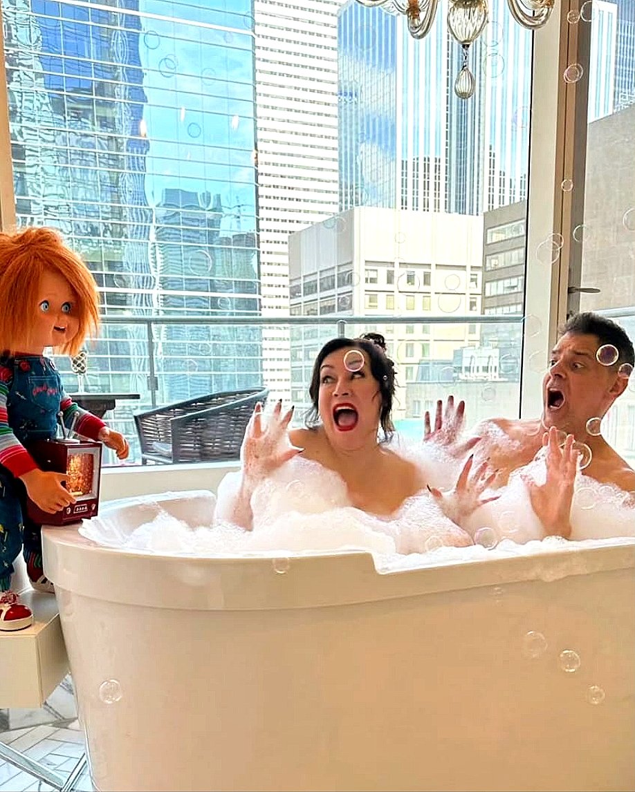 forthelovchucky's tweet photo. Brings back memories! ❤🔪🩸
▪︎
@ChuckyIsReal
@JenniferTilly
@RealDonMancini
▪︎
#chucky #chuckydoll #childsplay #chucky2024 #chuckyedits #childsplay1988 #charlesleeray #chuckycollection #chuckyseason3 https://t.co/WrxeX78CAN