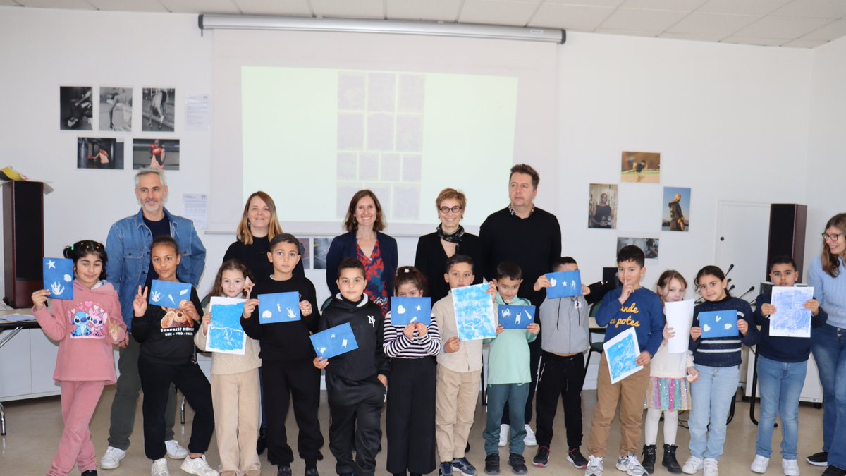 34Dsden's tweet photo. Traditionnelle cérémonie des #voeux de C.Côme dasen34 :👏👏aux 15 élèves de CE1 de l’École Samuel Paty de @VilleDeBeziers pour leur lecture des #poésies conçues dans le cadre d'un projet "mer et océans"mené avec le Centre de ressources des Orpellières #Hérault #EAC #EDD #educprio https://t.co/s54Cs1bdOg