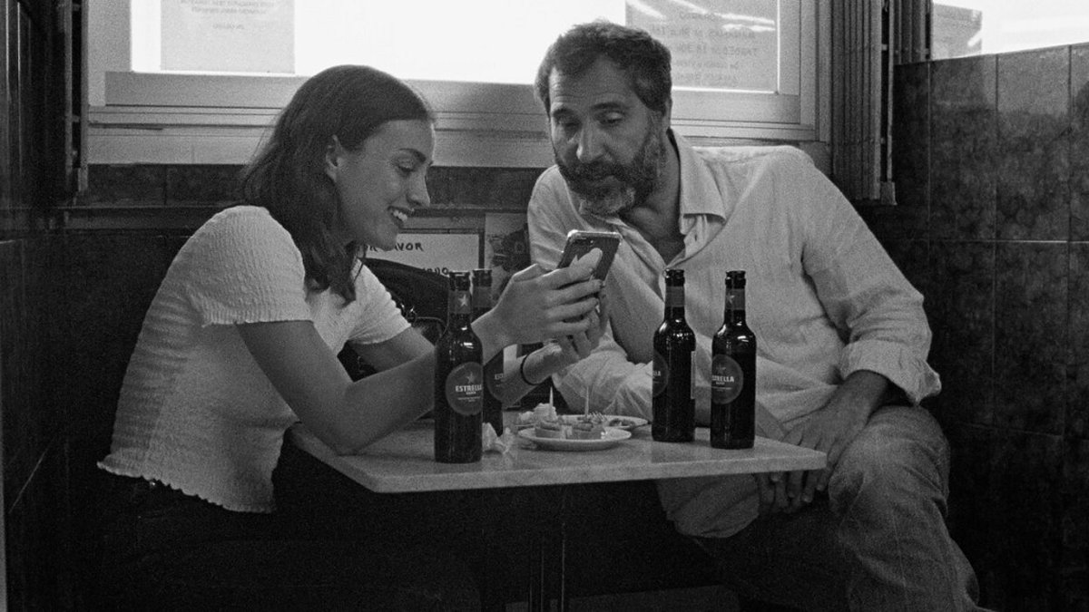 Faz tempo que queria ver o filme RAMONA (2022) por conta da Lourdes Hernández/Russian Red.
Mas meio que achei tão sem graça a construção dos diálogos, apesar da estética e montagem serem lindas. (E olha que entender o idioma não é problema para mim).