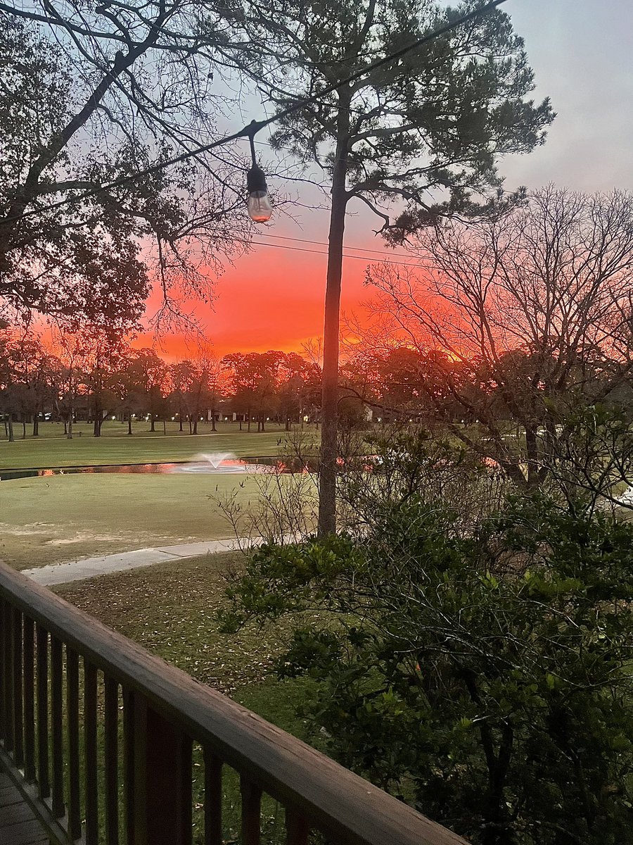 Cindy_Prater's tweet photo. #houstonsunrise from Walden in Montgomery! @rodryanshow https://t.co/iL6h7qEpEj