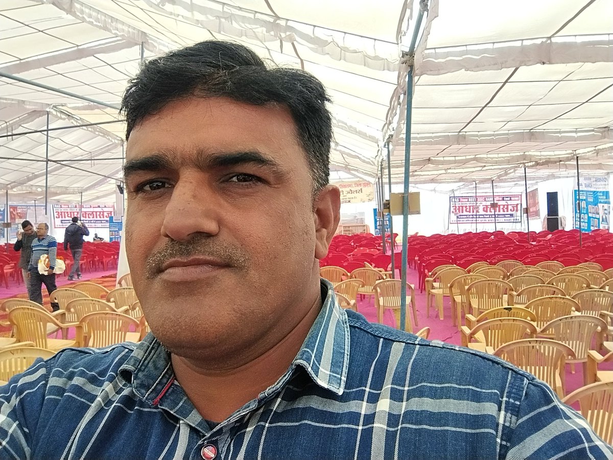 कहने वालों का कुछ नहीं जाता,
सहने वाले कमाल करते हैं,
कौन ढूंढें जवाब दर्दों के,
लोग तो बस सवाल करते हैं…