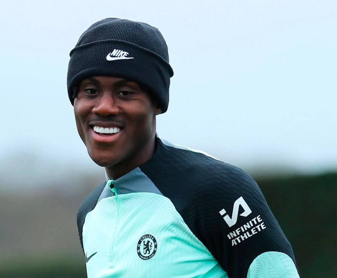 FabrizioRomano's tweet photo. 🔵🔙 Maresca on Chalobah back: “We have a few injuries, so we were looking for a solution. We thought the best solution was to call back Trev”.

“He can help us. He was very happy. I can see his face, I chatted with him. We are happy”. https://t.co/qbNVQAwxQH