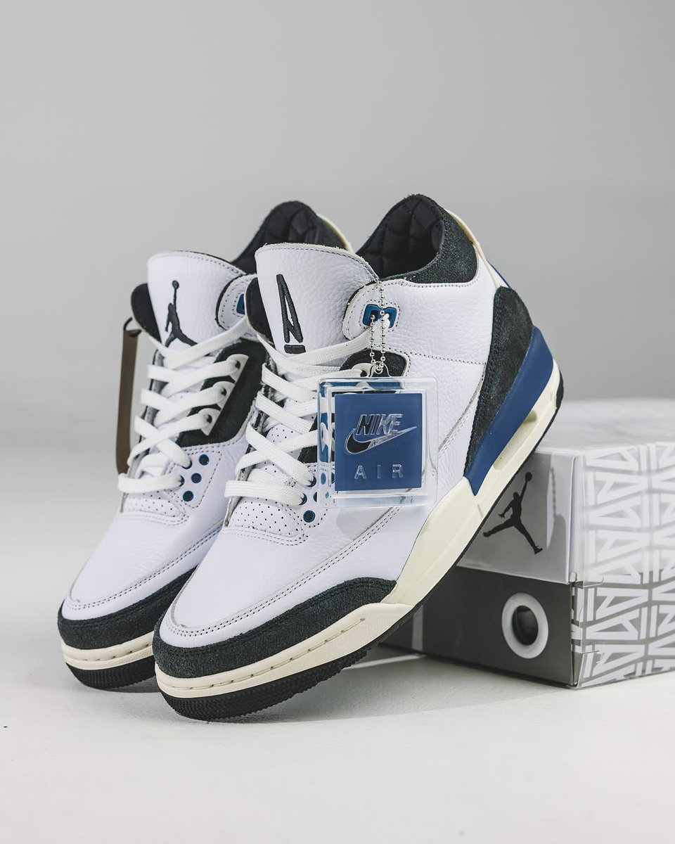 houseofheat's tweet photo. A Ma Maniére x Air Jordan 3 "Diffused Blue" (2025) 💙

via CommonHype https://t.co/j5xl6d71jh