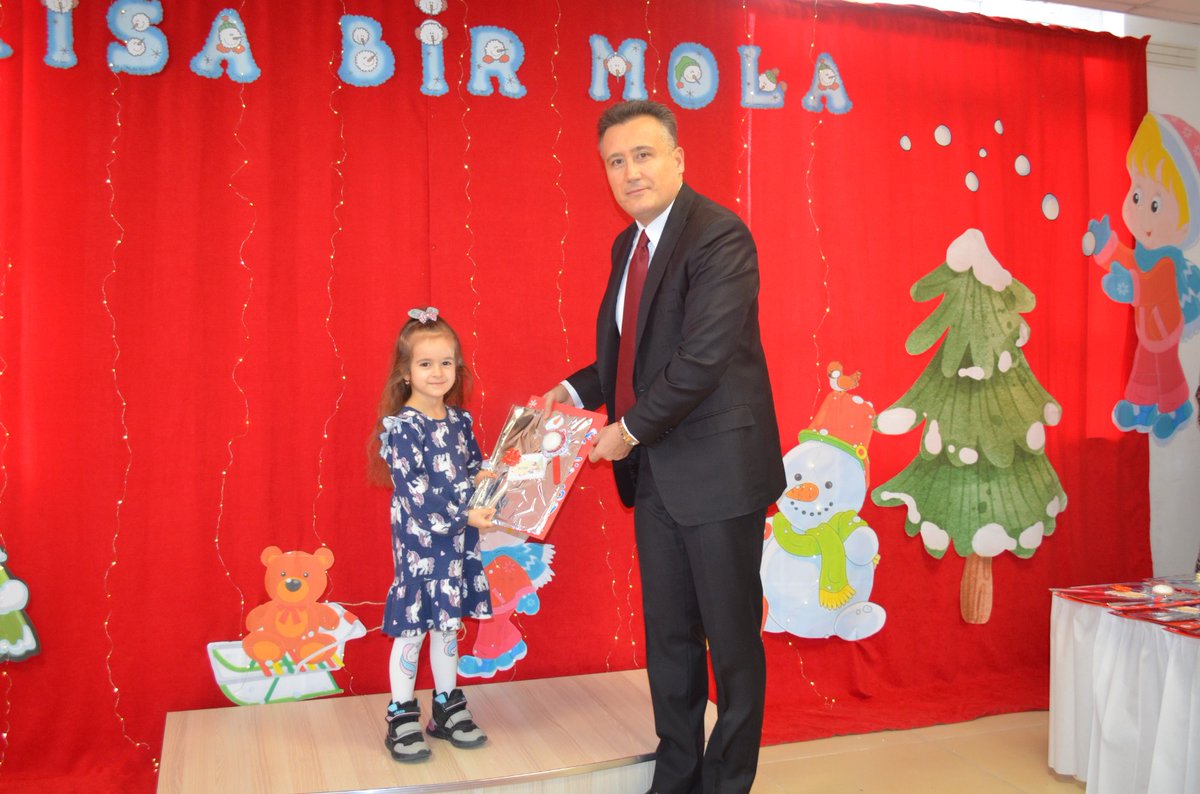ayasilcemem's tweet photo. 2024-2025 Eğitim Öğretim Yılı 1. dönem  sonu karne törenimiz Sayın Kaymakamımız Muharrem ELİGÜL, İlçe Milli Eğitim Müdürümüz, Zafer ŞİMŞEK ve öğrenci velilerinin katılımları ile Cemil Meriç Anaokulu'nda gerçekleştirildi.@AyasKaymakaml @kocakysr @MemAnkara @zafersimsek0806 @tcmeb https://t.co/jpOvEoSm7s