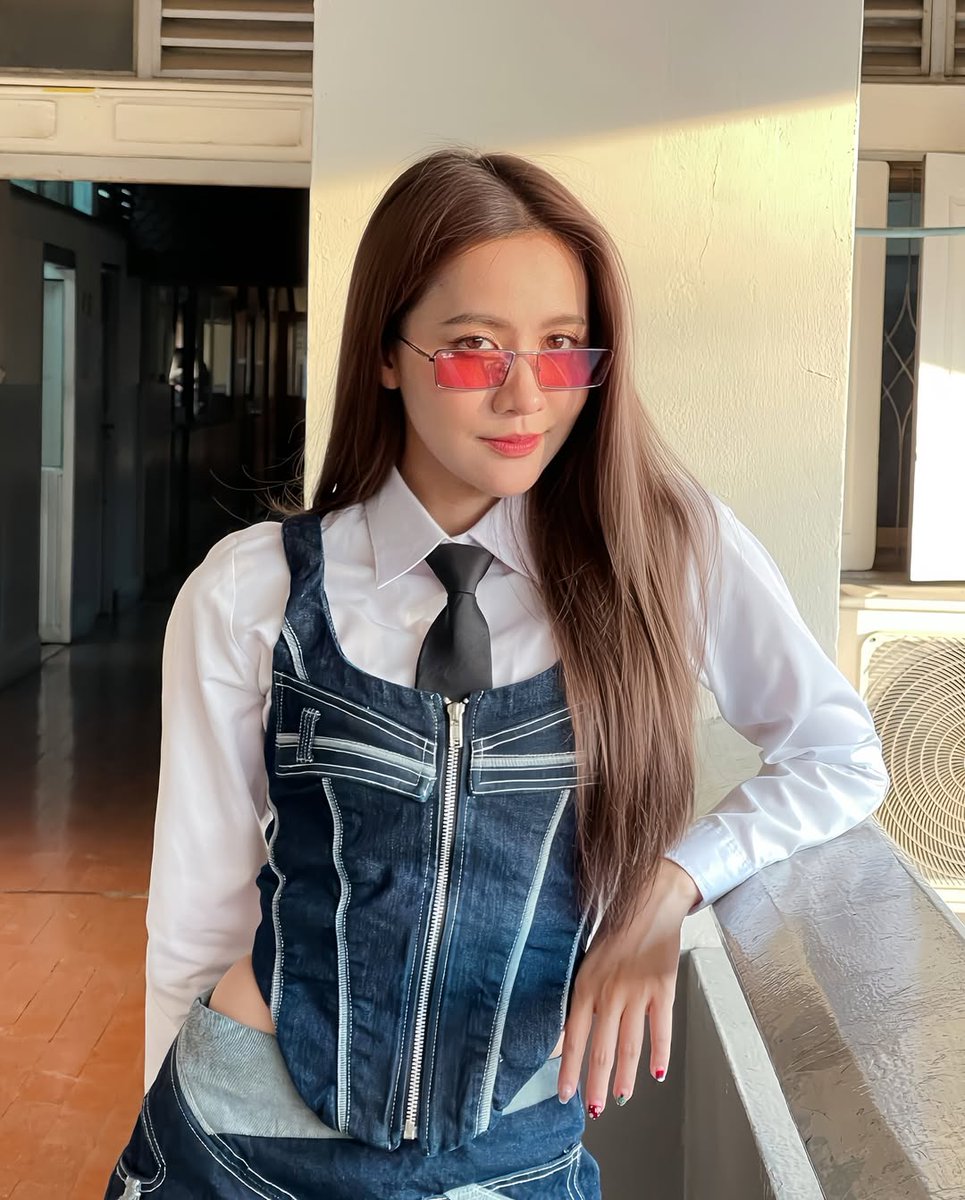 mlsqltd's tweet photo. ให้มันเป็นสีชมพู๊!~ 🙂↔️
#NamneungMilinD
#rayban
#infinitegallery https://t.co/jppSGxr5UG