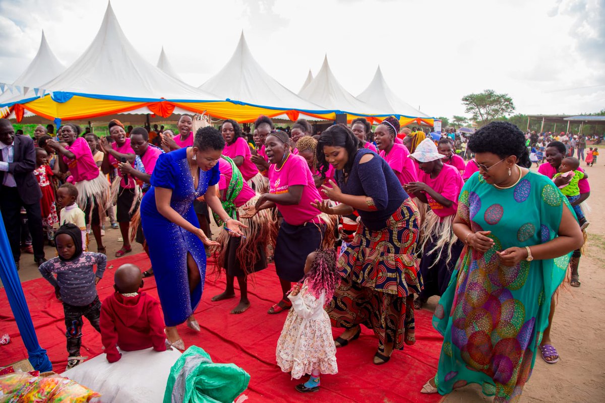 SMF_Kenya1's tweet photo. Moms transform their heartfelt letters to their children into beautiful songs. These melodies become a source of healing, love, and connection—a powerful way to express their journey of motherhood.

Sometimes, a song says more than words ever could. 💙
#MotherhoodInMelody #SMF https://t.co/2fuA5YtjJ7