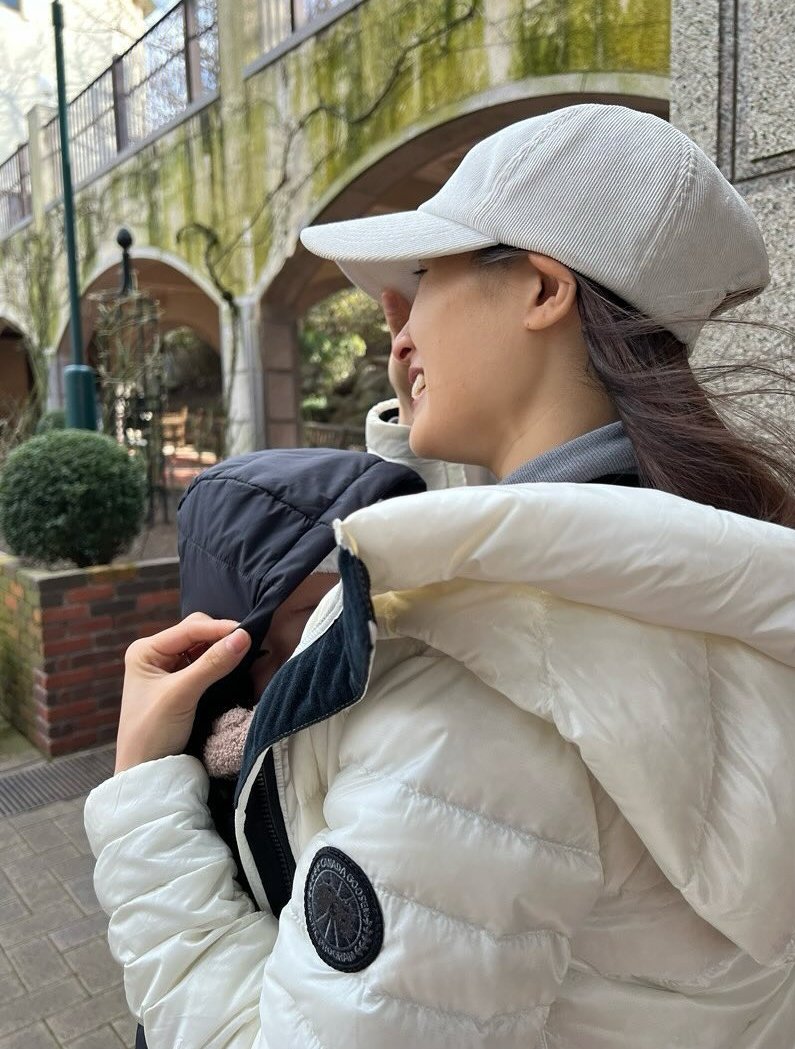 cloverblossoms_'s tweet photo. Tsuchiya Tao holding her baby https://t.co/avIOu1lj5V