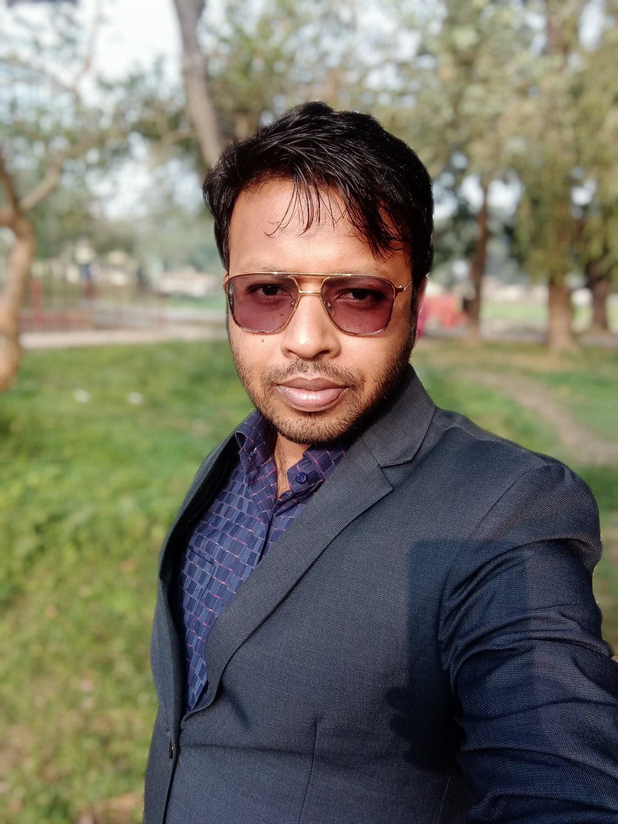 RezaurSoton's tweet image. Blending sophistication with nature's beauty. 🌿🤝 #SuitLife #ConfidenceGameStrong #SharpAndFocused

#Rezaur #Soton
#RezaurSoton #RRS