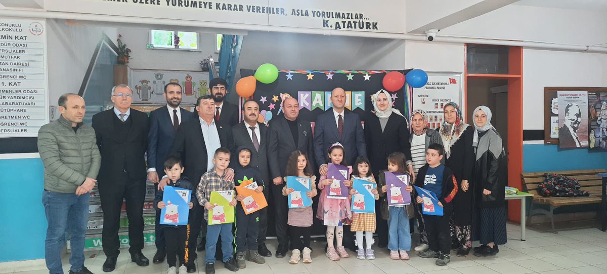 ferizlimem's tweet photo. 2024-2025 Eğitim Öğretim Yılı 1. Dönem sonu Karne programı Konuklu İlk/Ortaokulunda gerçekleşti. Programa Kaymakamımız Hasan Balcı, Belediye Başkanımız Mehmet Ata, Milli Eğitim Müdürümüz Soner Yılmaz ve Şube Müdürlerimiz katıldı.

@tcmeb
@coskunbakirtas
@sakaryamem
@SonerYilmaz24 https://t.co/bv3ZkggDjw