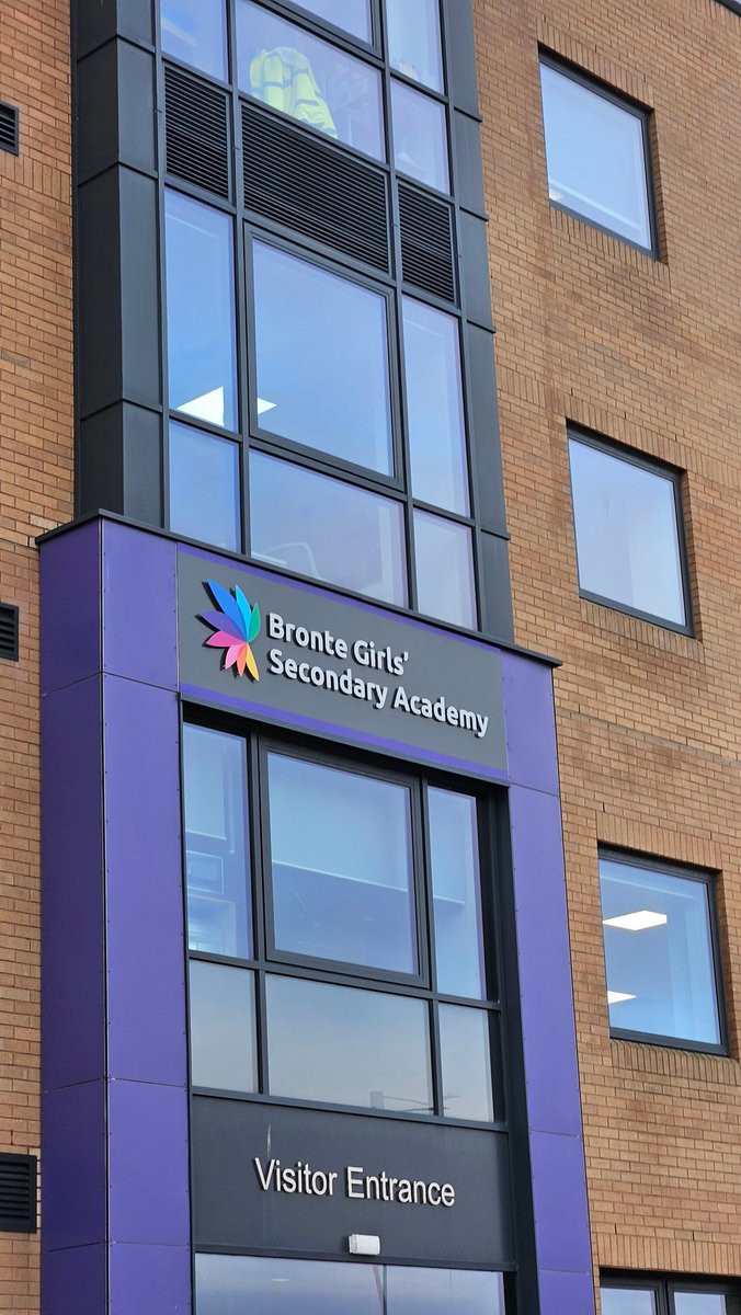 AmyFirstGive's tweet image. Students at @BronteGirls were inquisitive and enthusiastic for the launch of their @FirstGiveUK programme this afternoon. Can't wait to see how they get on! #YoungPeopleMakingADifference #YouthSocialAction