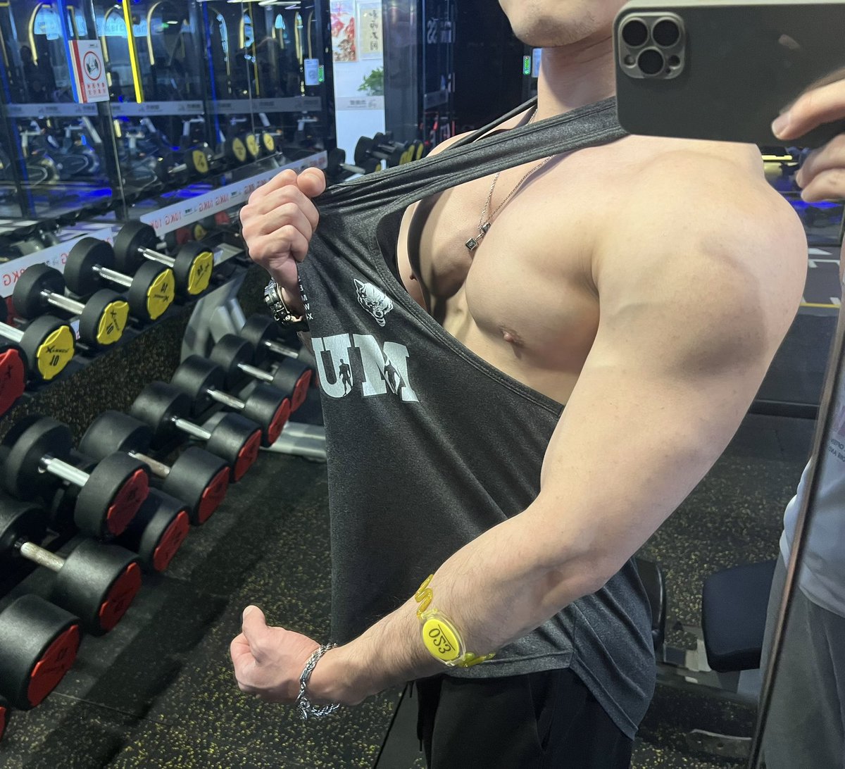 快過年了.又得考慮過年去哪裡健身.😑年後計畫，廣州-深圳-成都-上海-北京……