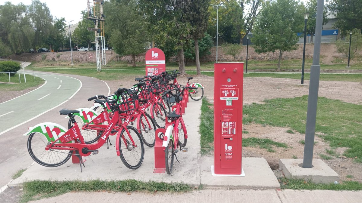 CuyoNoticias's tweet photo. El primer tótem de reparación en #LujandeCuyo del sistema #bicitran Ubicado en la estación 94-Parque Ferri. Los tótems de reparación son únicamente para que repares tu #bici de uso personal. #Mendoza https://t.co/PJYS5ajUkT
