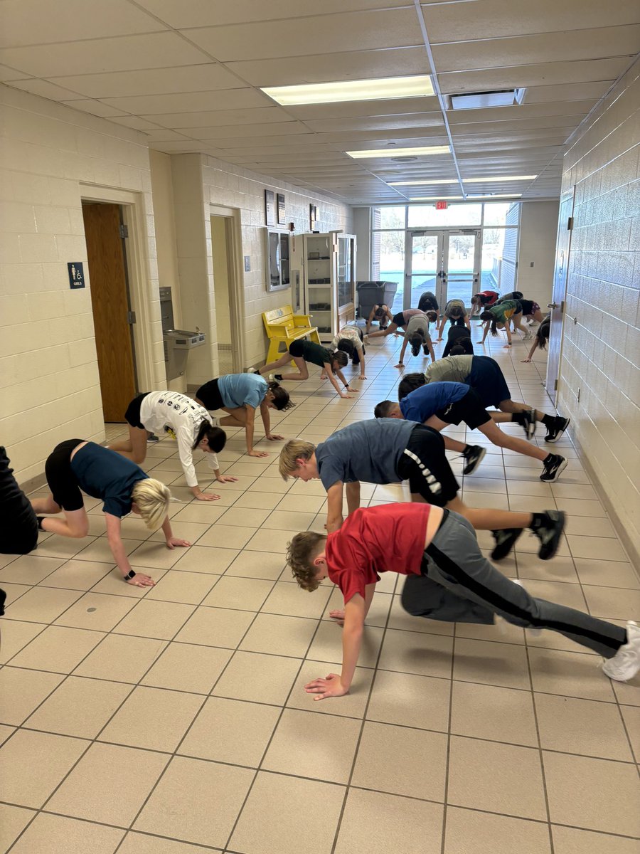 trackcomets's tweet photo. Our @AJHComets Indoor Track and Field Team have been working hard to prepare for their first meet this Sunday at Oberlin College!  They will compete between 1:30pm and 3:30pm. Come out and show your support!  Meet info:  https://t.co/zPuX7Obj0n 
GO COMETS!! https://t.co/AFjwQnNIyk