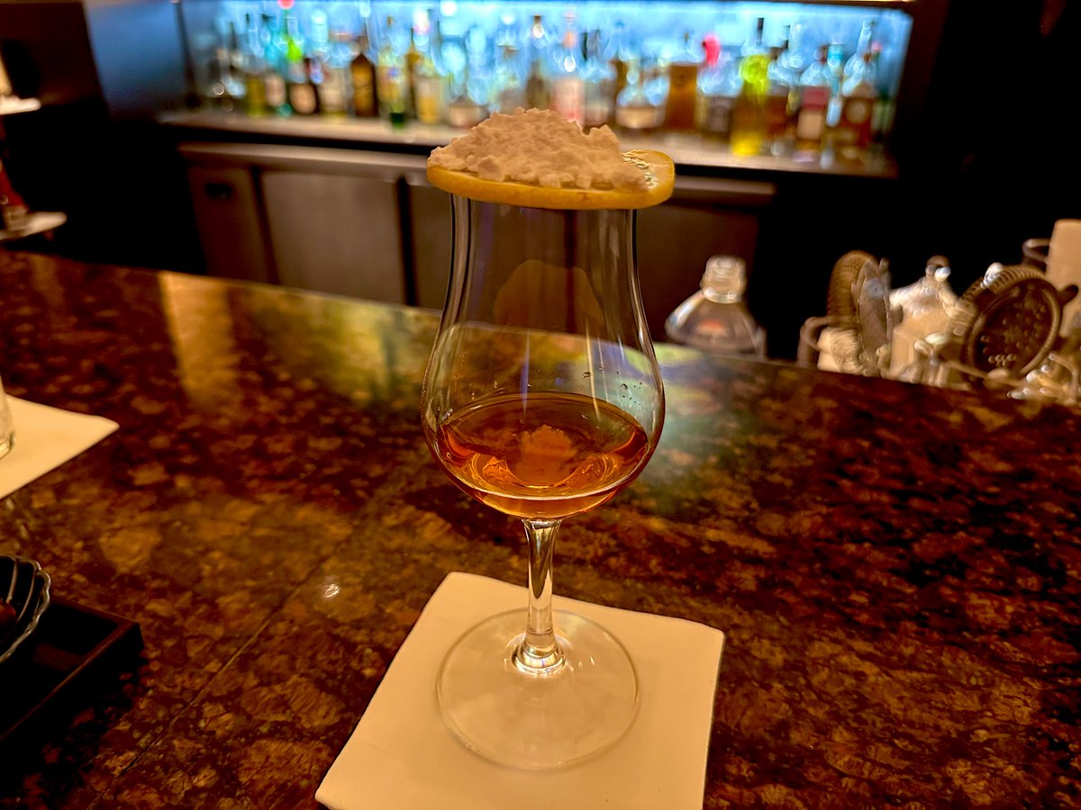 rin_sakazuki's tweet photo. 優雅な夜を...🍸🌙(cocktail)
#ホテルニューオータニ
#ニューオータニ東京
#BarCapri
#ニコラシカ #お洒落 https://t.co/7JcuOc2WaR