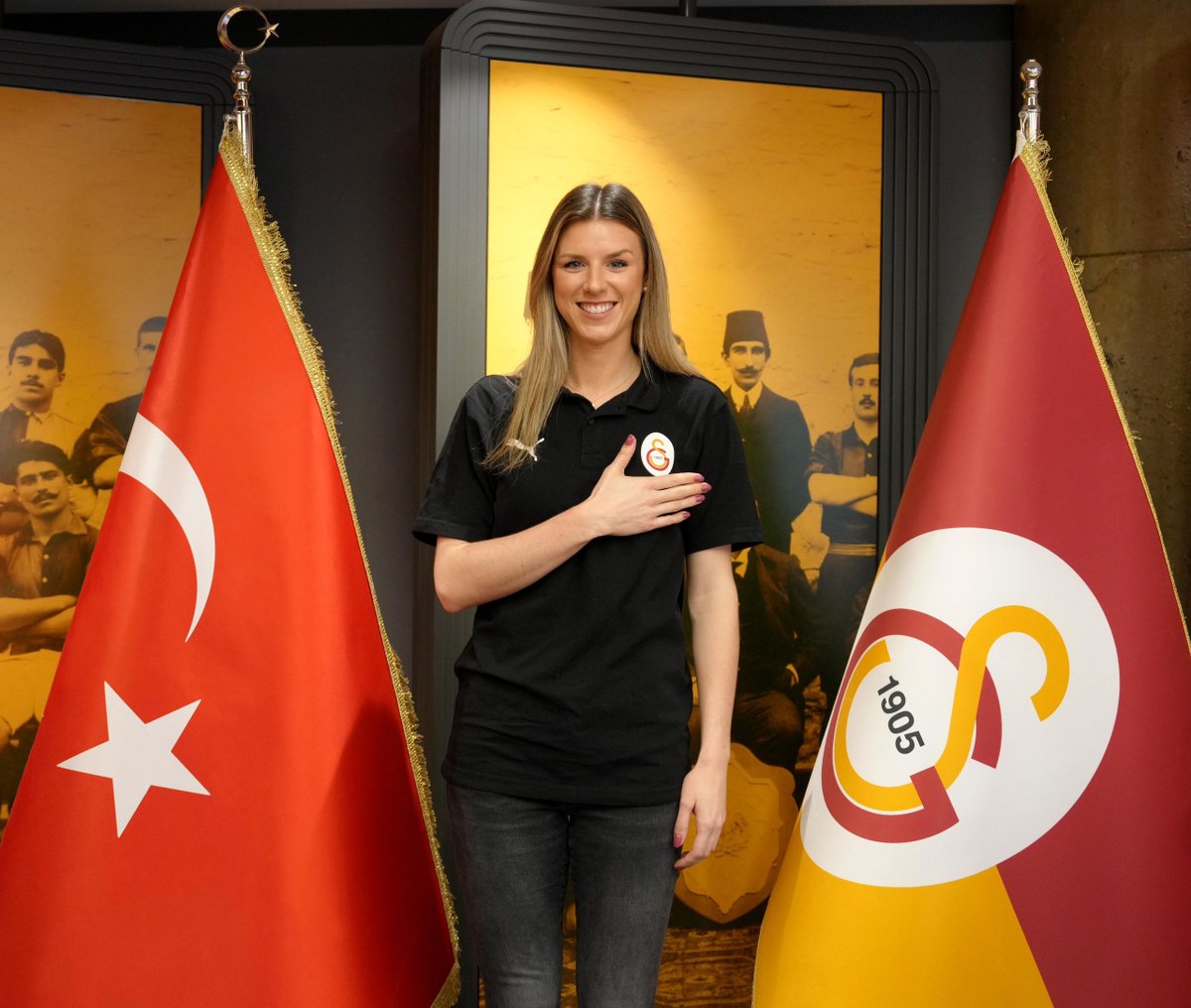 GSVoleybol1905's tweet photo. ✍️ Galatasaray Daikin Kadın Voleybol Takımımız, Hollandalı pasör Britt Bongaerts ile 2 yıllık yeni sözleşme imzaladı. 💛❤️

Detaylar için 👉 https://t.co/215meyuShV https://t.co/zZuFKUneaz