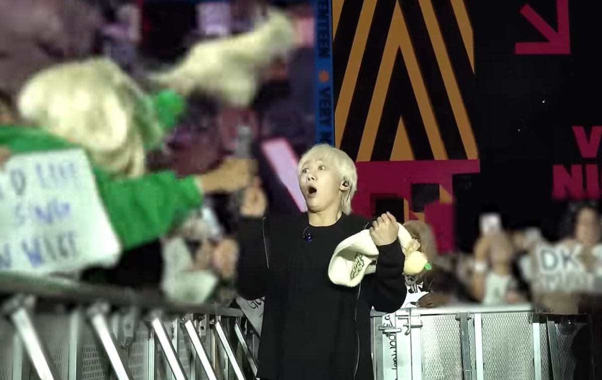 wonubliss's tweet photo. inside seventeen cam of seungkwan’s reaction to the blonde wigs 😭 https://t.co/WTULDzmSCT