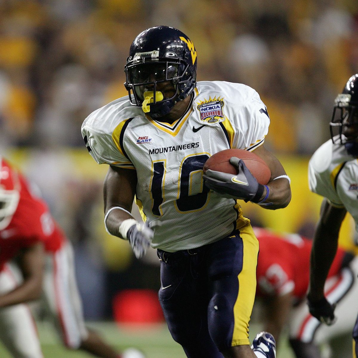 TDC_Show's tweet photo. #10 is the next number that is eligible to be retired at WVU! @Steve23Slaton was that dude! @wrenbaker let’s make it happen! Retire #10 #SugarBowlMVP #SuperSteve https://t.co/HhOYcuc3yI