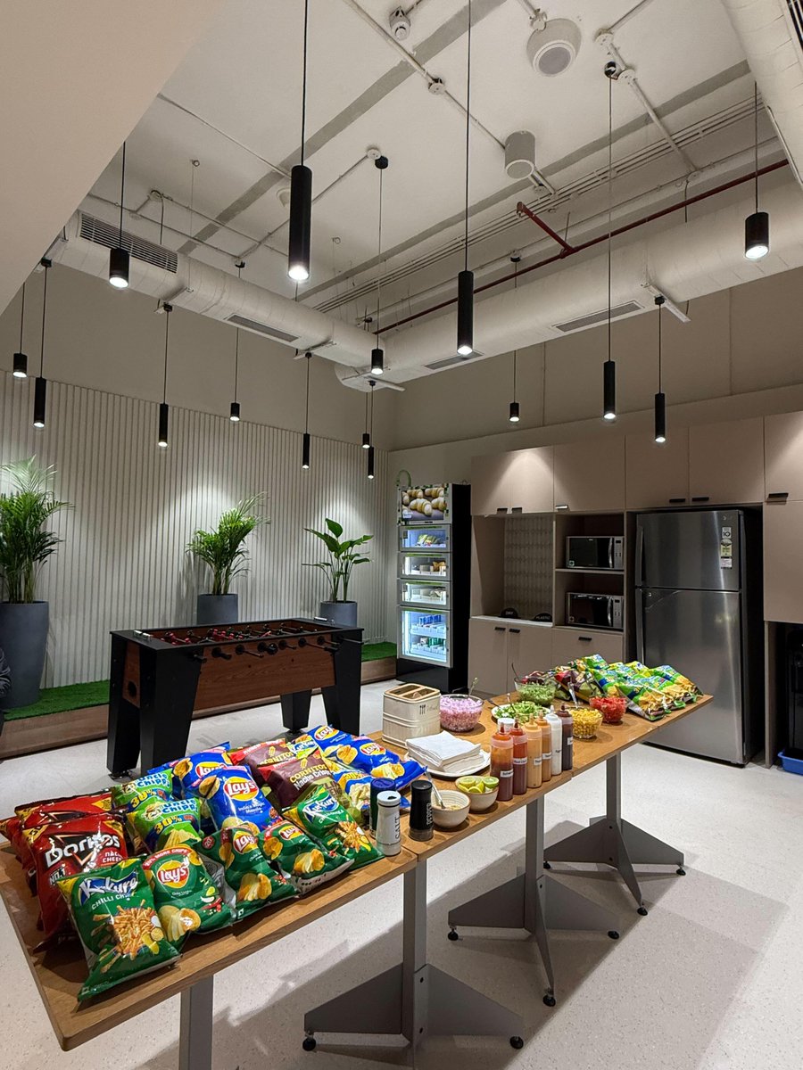 One Impression tweet media