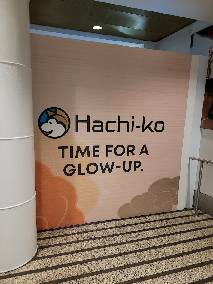 BostonRS247's tweet photo. Even during a remodel, we know the power of strong branding and eye-catching graphics. Don't let your brand take a nap while you refresh your next location! 

Check out this Boston Barricade for Hachi-ko at Seattle-Tacoma International Airport! https://t.co/8g4j4XOOck
