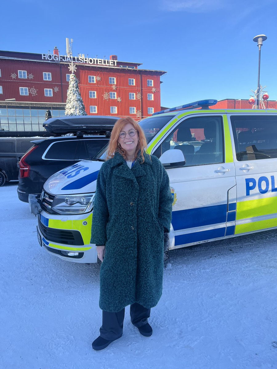 Katharina von Sydow (@vonkatharina) on Twitter photo Idag tar de examen från högskolan för att påbörja sin aspirantutbildning! Grattis till examen och varmt välkomna ut alla nya kollegor 💙
#poliserförpoliser <a href="/polisforbundet/">Polisförbundet</a> Idag tar de examen från högskolan för att påbörja sin aspirantutbildning! Grattis till examen och varmt välkomna ut alla nya kollegor 💙
#poliserförpoliser <a href="/polisforbundet/">Polisförbundet</a>