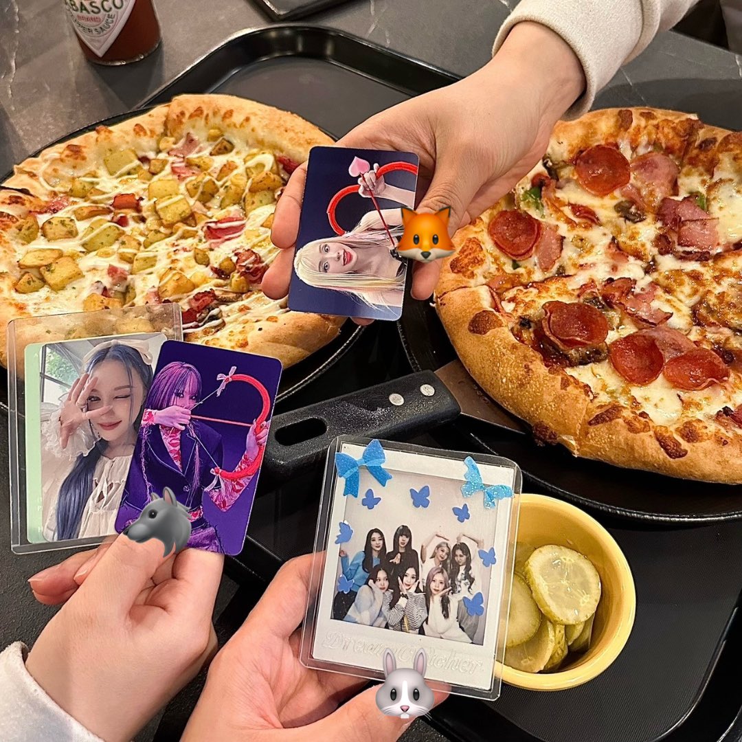 7dream_DREAMs's tweet photo. 3억년만에 자리한 체미 입덕 썸냐들~ 🍕🍹

#민지야먹고싶지 #싱니도먹어봐 #가현아먹었다 https://t.co/nni3UYVmy5