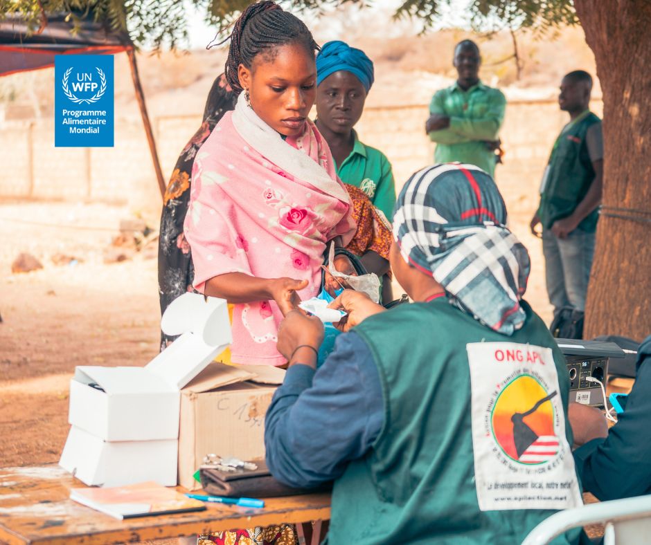 WFP_BurkinaFaso's tweet photo. #SCOPEInKind est une innovation qui vise l’efficacité, dans la réponse aux besoins vitaux, au profit de nos bénéficiaires. Une synergie qui se construit avec nos partenaires pour renforcer l’impact de l’assistance alimentaire et nutritionnelle dans le cadre de l’assurance globale https://t.co/G5NQOSr6RX