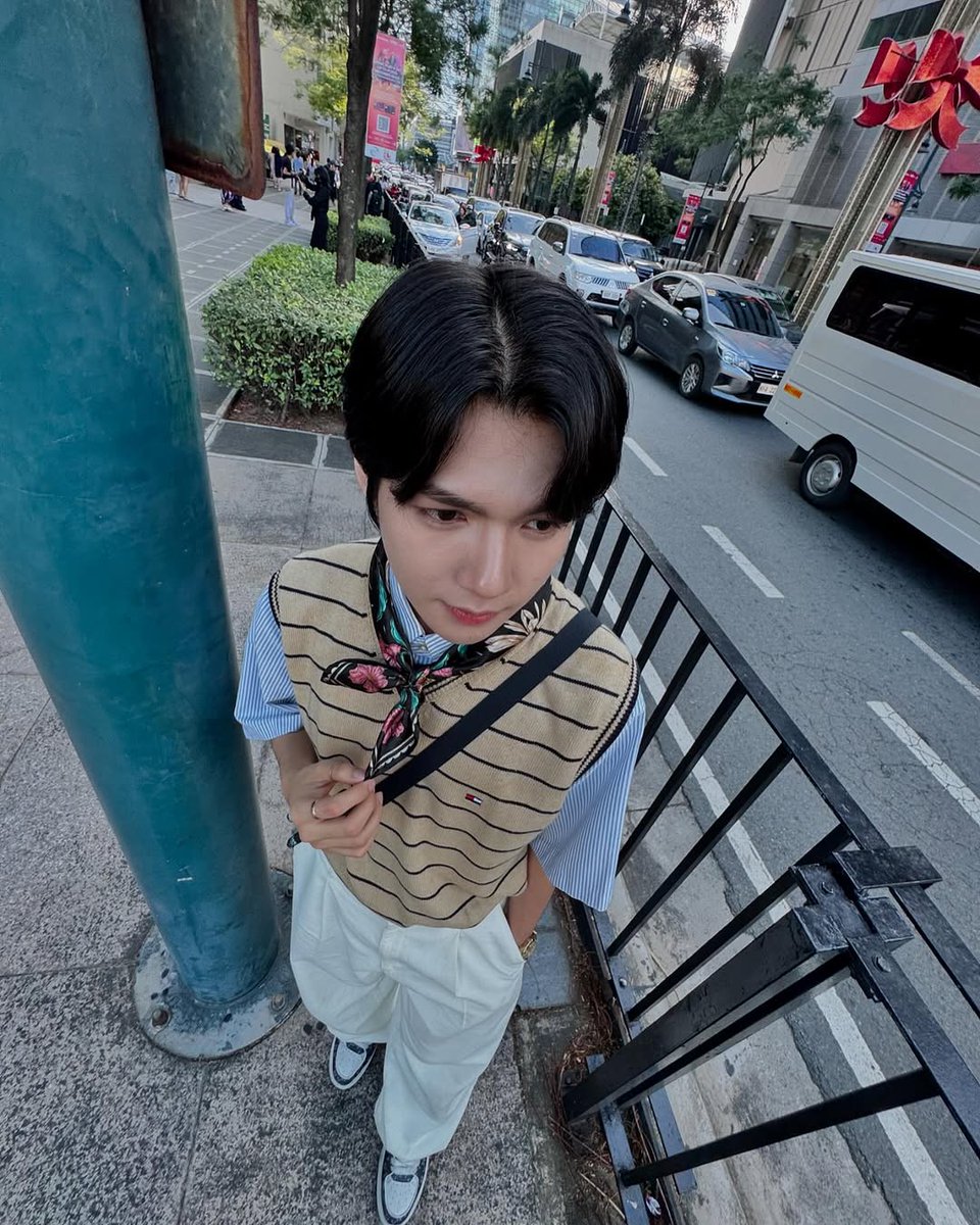 kybeans_'s tweet photo. this style perfectly suits you, Kim~🥹 so dreamy ✨

HORI7ON AT JUNO SALON

#HORI7ON_JunoGrandOpening
#HORI7ON  #호라이즌 #HORI7ON_KIM
@HORI7ONofficial https://t.co/PwMB0ZZZ1K
