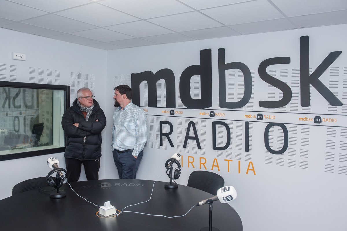 MediabaskInfo's tweet photo. [#DIAPORAMA] Média d’information « qui colle à son territoire », #Mediabask a fêté ses dix ans à #Urrugne
https://t.co/gMb1MJEkTx https://t.co/voK7wMVi2K