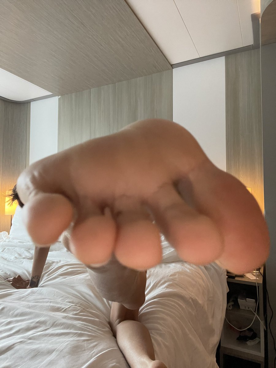 What you gonna do first when you see my juicy toes first thing in the morning? 😋😋