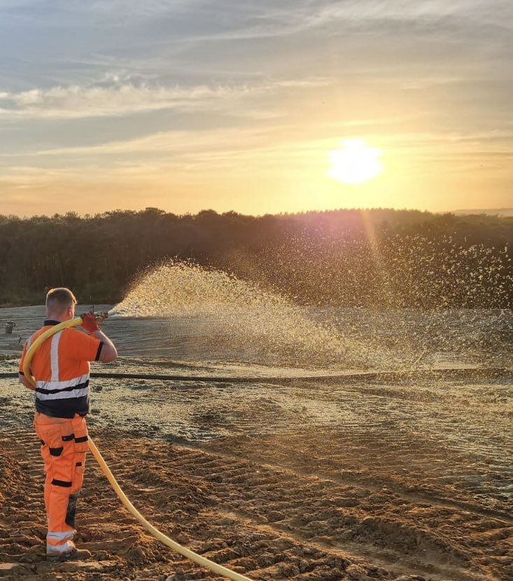 Hydroseeding's tweet image. Late season hydroseeding completed in November using Mesic hydromulch and Winter-Active grass seed

Using Winter-Active seed means germination and initial establishment when soil temperatures are as low as 5c

#FridayFieldShots #GrassSeeding #Landscaping #Mesic #LandRestoration