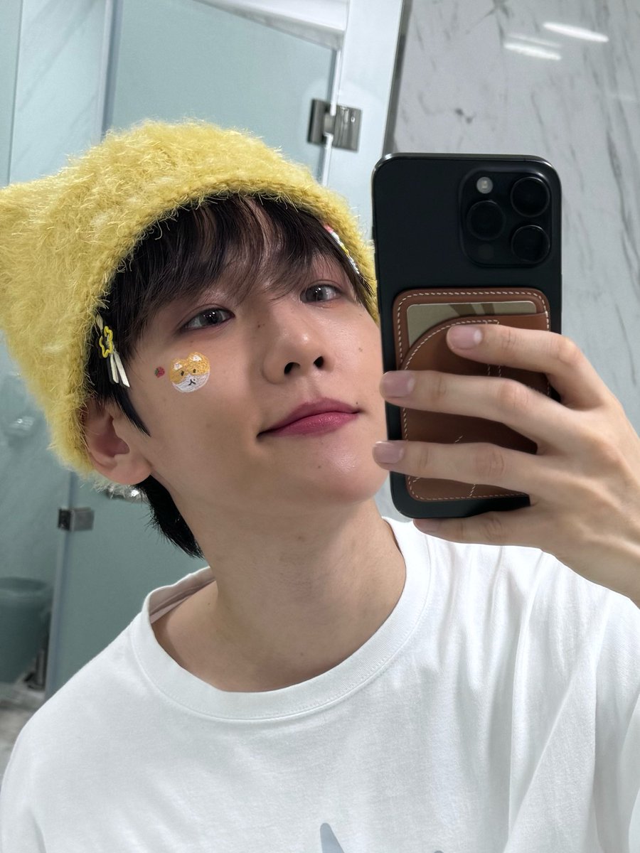 areupuppy's tweet photo. 입꼬리 한칸 올리고 귀척하는 맨왼쪽쁘띠표정 짓���서 찍은 셀카 좋아하는 사람들 모임 다녀오겠습니다 https://t.co/OXQRvNEbAw