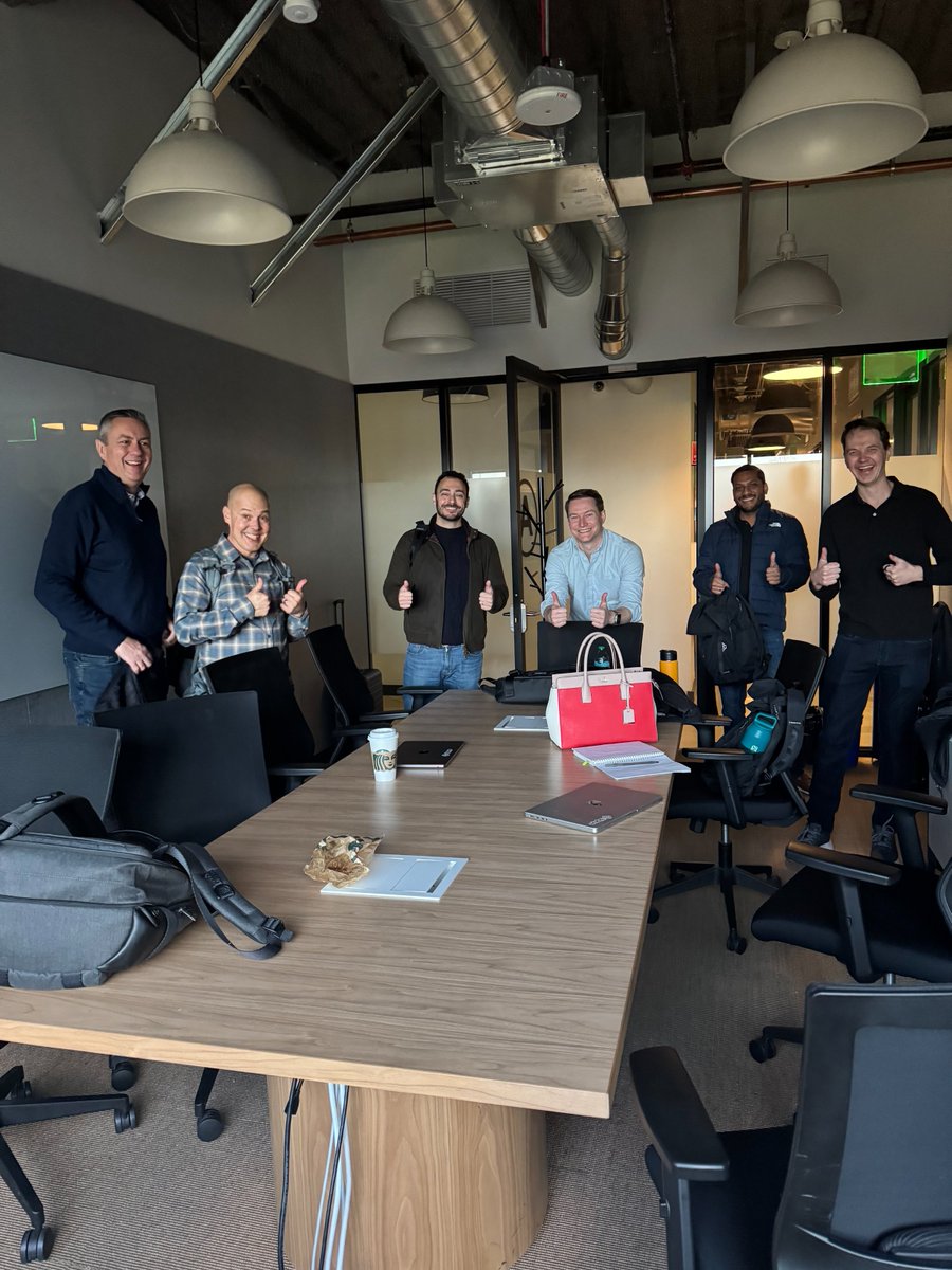 When your team leads offsite gets hit with a full-day power outage (yes, even the WeWork), you roll with it.

Good thing adapting quickly is one of our Bigeye core values. 😎