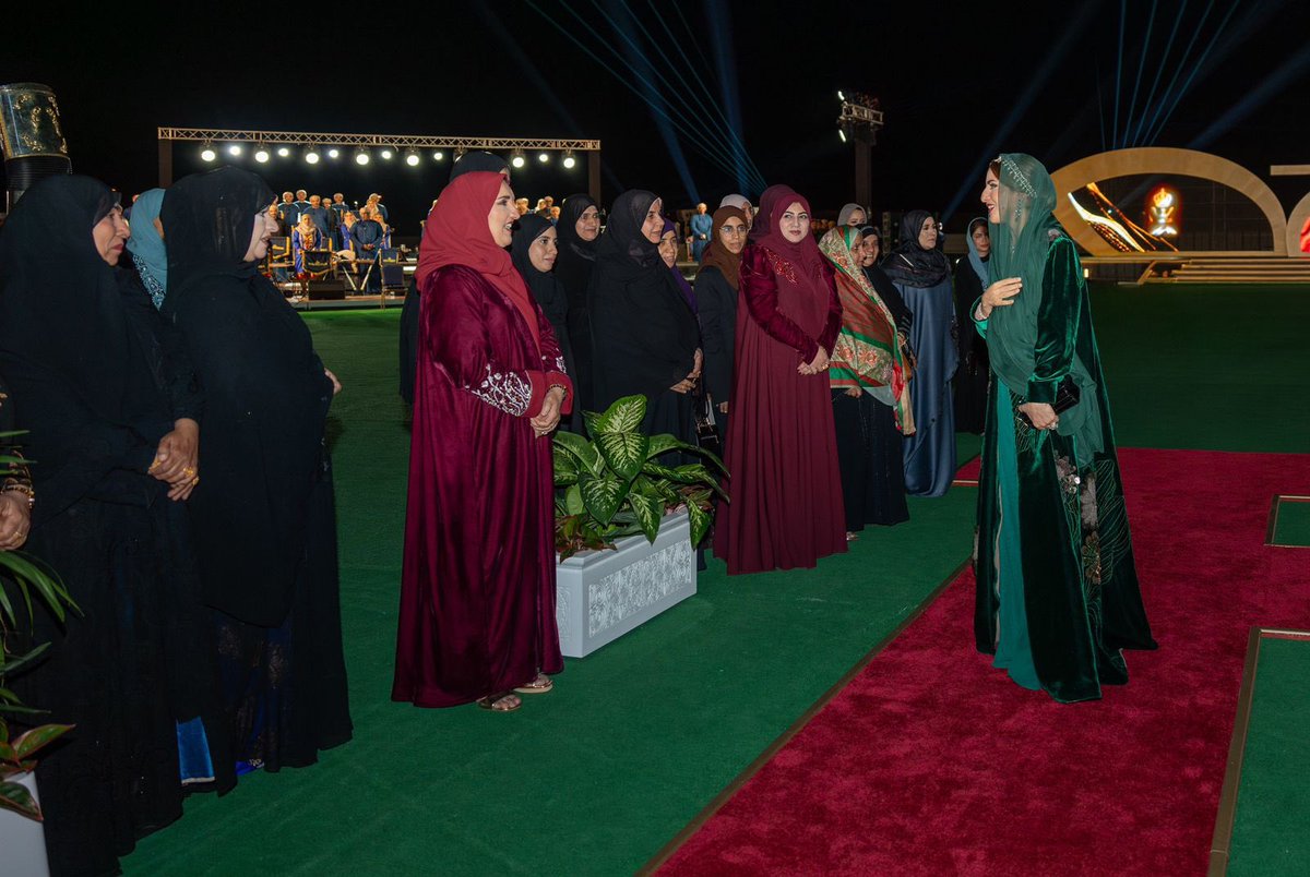RoyalOmanFamily's tweet photo. أقامت #السيدة_الجليلة حرم جلالة السُّلطان المعظم- حفظها الله ورعاها- حفل استقبال مساء اليوم بقصر الشموخ العامر بولاية منح بحضور  عدد من الشخصيات النسائية من مختلف شرائح المجتمع، وذلك تزامناً مع ذكرى تولي جلالة السلطان مقاليد الحكم في البلاد.

وقد تلقت السيدة الجليلة التهاني والتبريكات بهذه المناسبة، مقرونة بالدعوات إلى المولى القدير أن يحفظ جلالة السلطان والسيدة الجليلة، ويعيد المناسبات الطيبة على مقامهم الرفيع سنوات عديدة، وهم في خير وعافية والعافية، ويديم النعم والخيرات على بلادنا العزيزة عُمان وأبناء شعبه الوفي.
