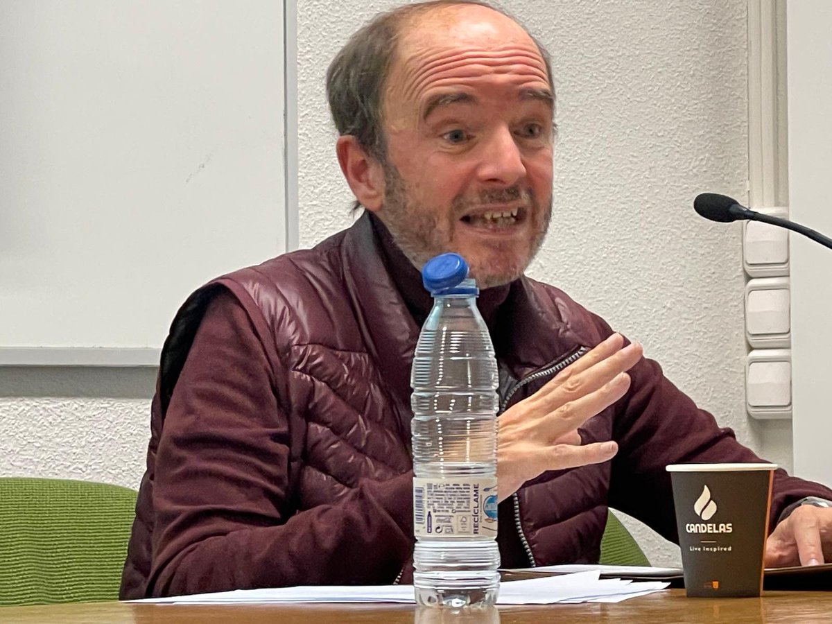 Seminario Foucault Complutense (@sfoucaultc) on Twitter photo Hace un par de días tuvimos al maestro Francisco Vázquez en nuestro seminario de lectura de 'Vigilar y castigar" en la <a href="/FilosofiaUCM/">Facultad de Filosofía UCM</a>.
Pueden ver la presentación por nuestro canal de YouTube: youtube.com/live/NuBUfbKyM… Hace un par de días tuvimos al maestro Francisco Vázquez en nuestro seminario de lectura de 'Vigilar y castigar" en la <a href="/FilosofiaUCM/">Facultad de Filosofía UCM</a>.
Pueden ver la presentación por nuestro canal de YouTube: youtube.com/live/NuBUfbKyM…